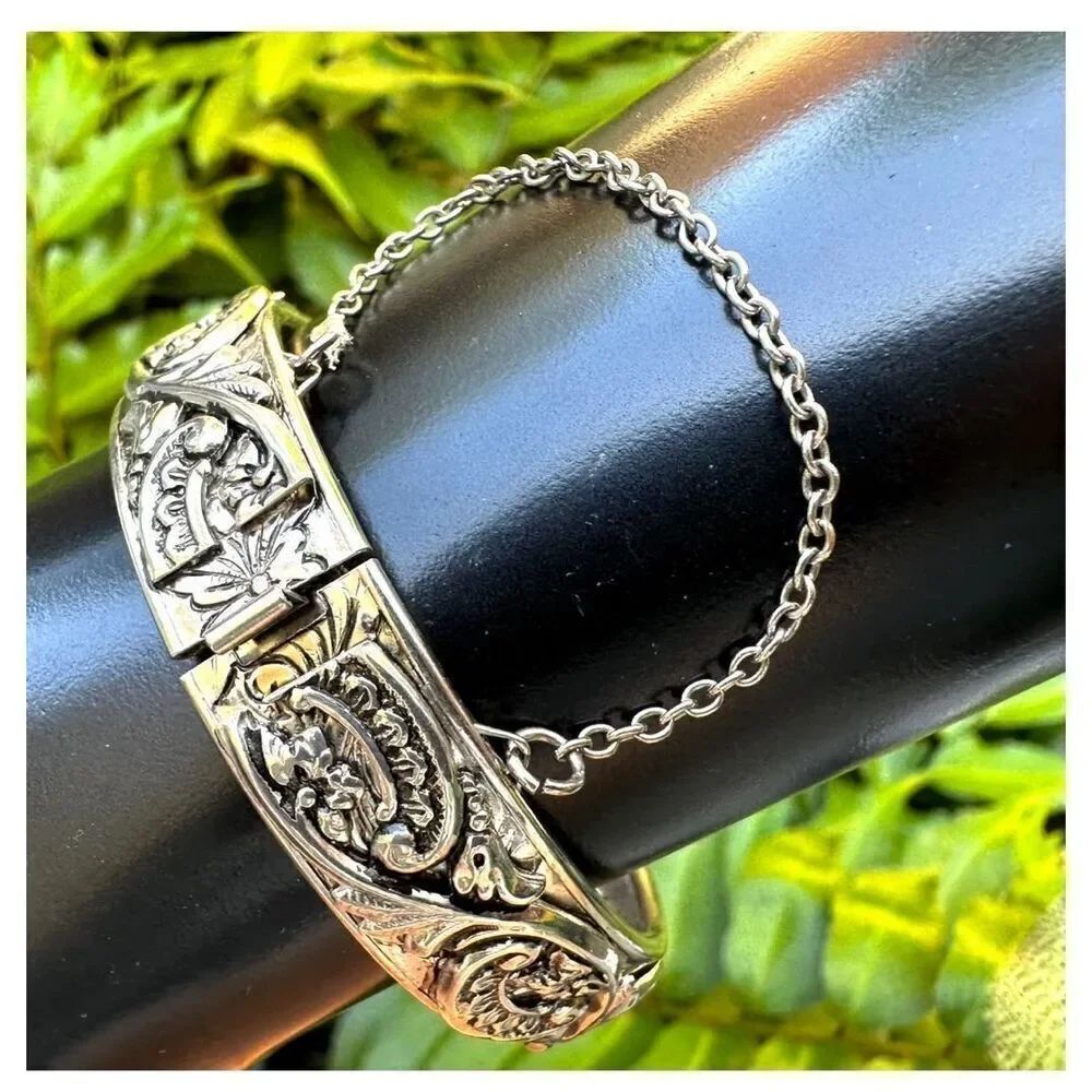 Silver tone vintage clamper bracelet - Picture 2 of 9